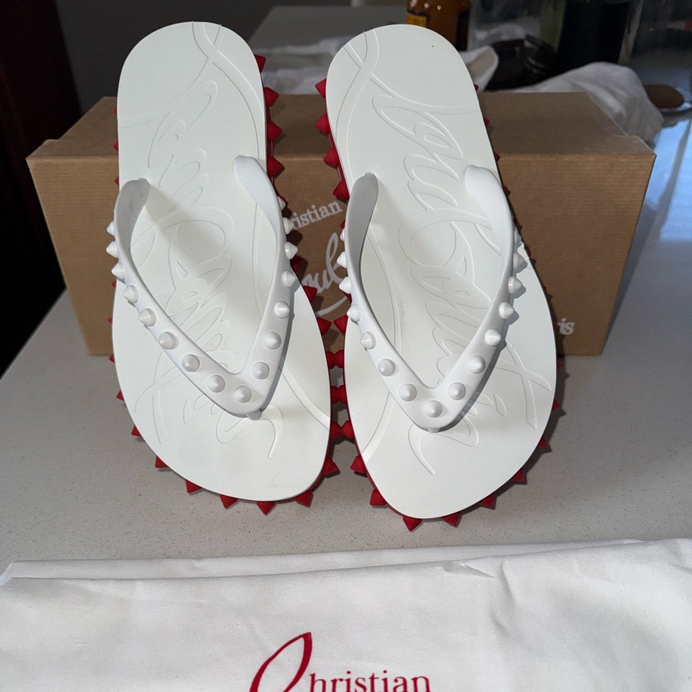 NIB Christian Louboutin White Flip Flops with Red Spikes Size 36
